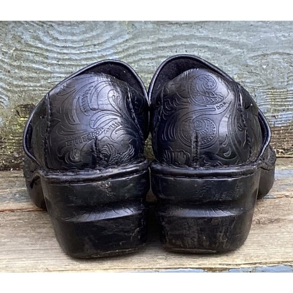 BOC Born Concept Peggy Black Paisley Embossed Vegan Leather Clogs Womens Size 7 - Picture 4 of 7